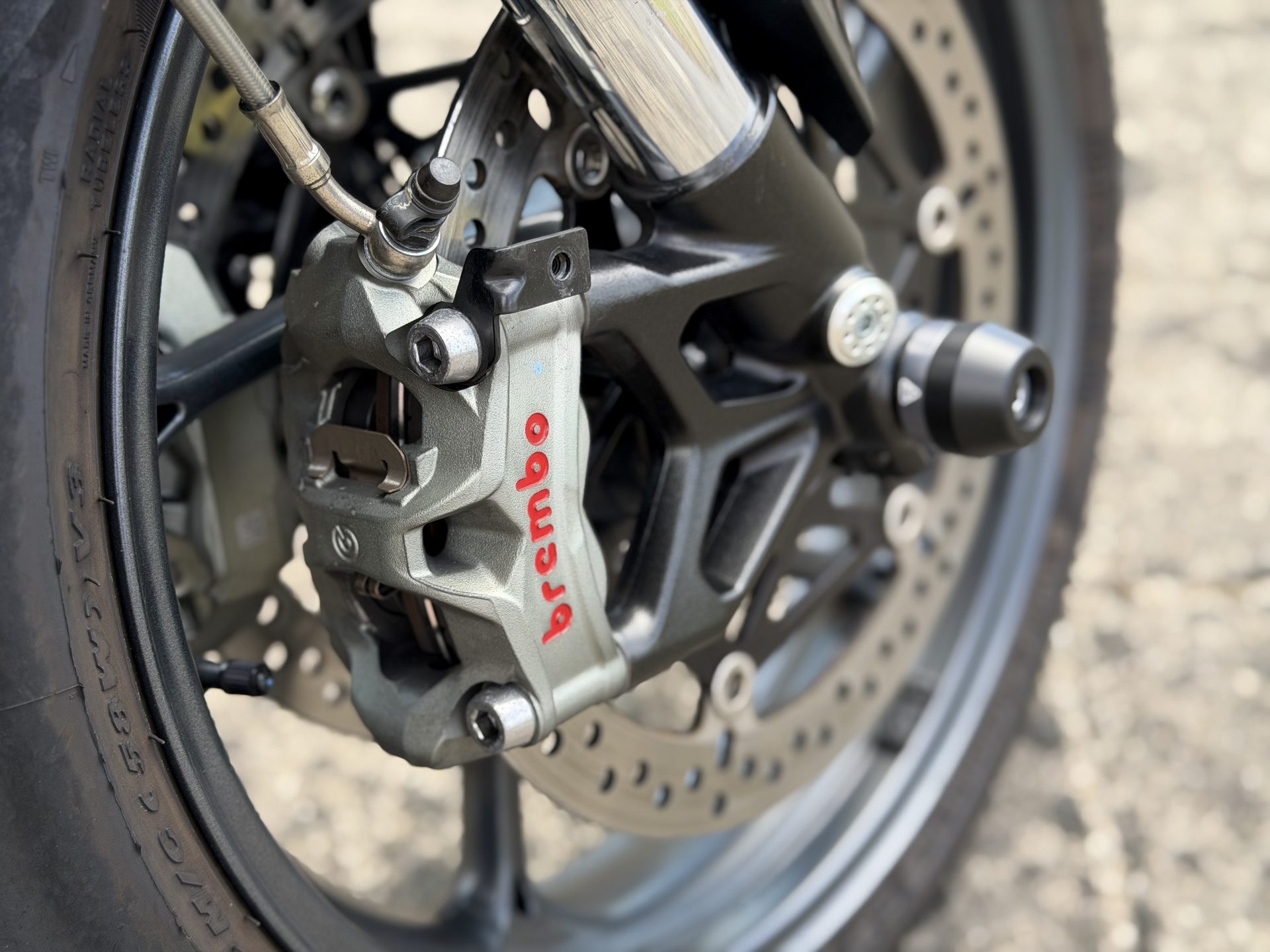 Triumph Street Triple 2024 — продаж у Португалії