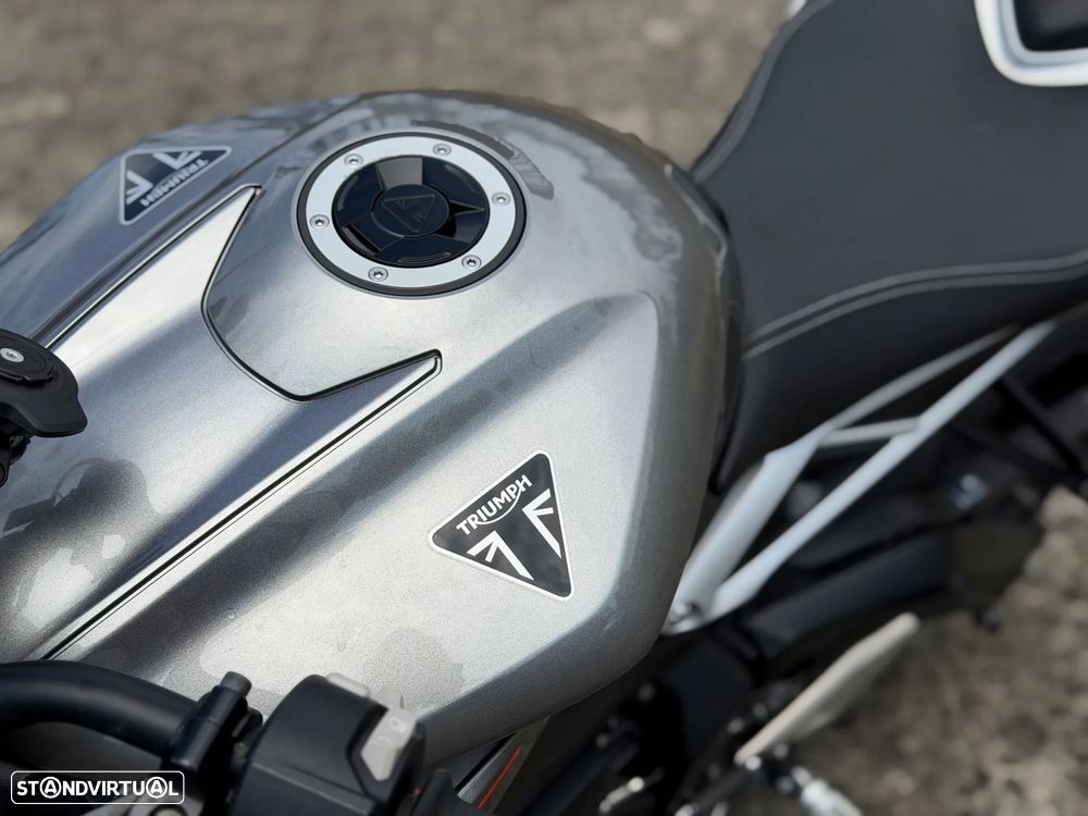 Triumph Street Triple 2024